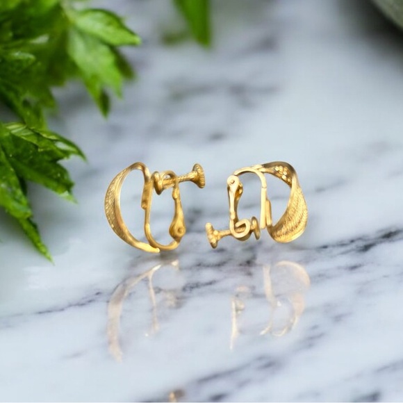 Vintage Napier Gold Leaf Filigree Earrings - Picture 2 of 3